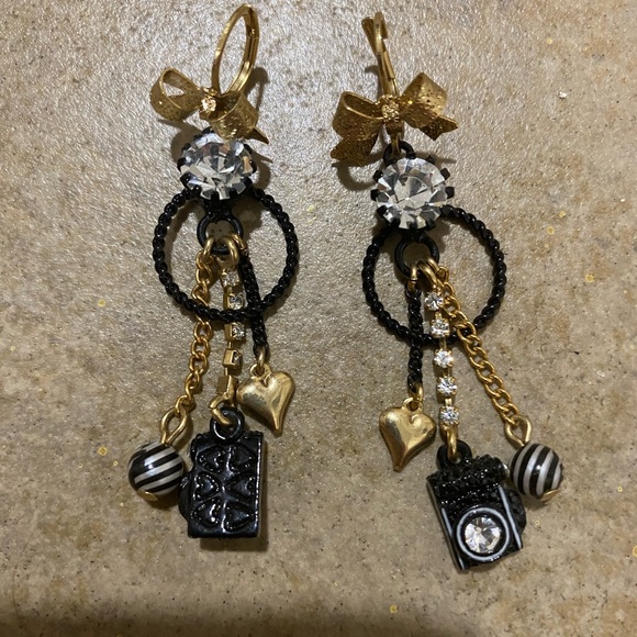 Betsey Johnson camera dangle earrings - Picture 2 of 2